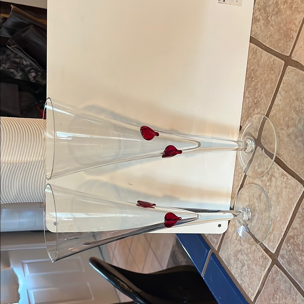 Elegant Red Heart Champagne Flutes